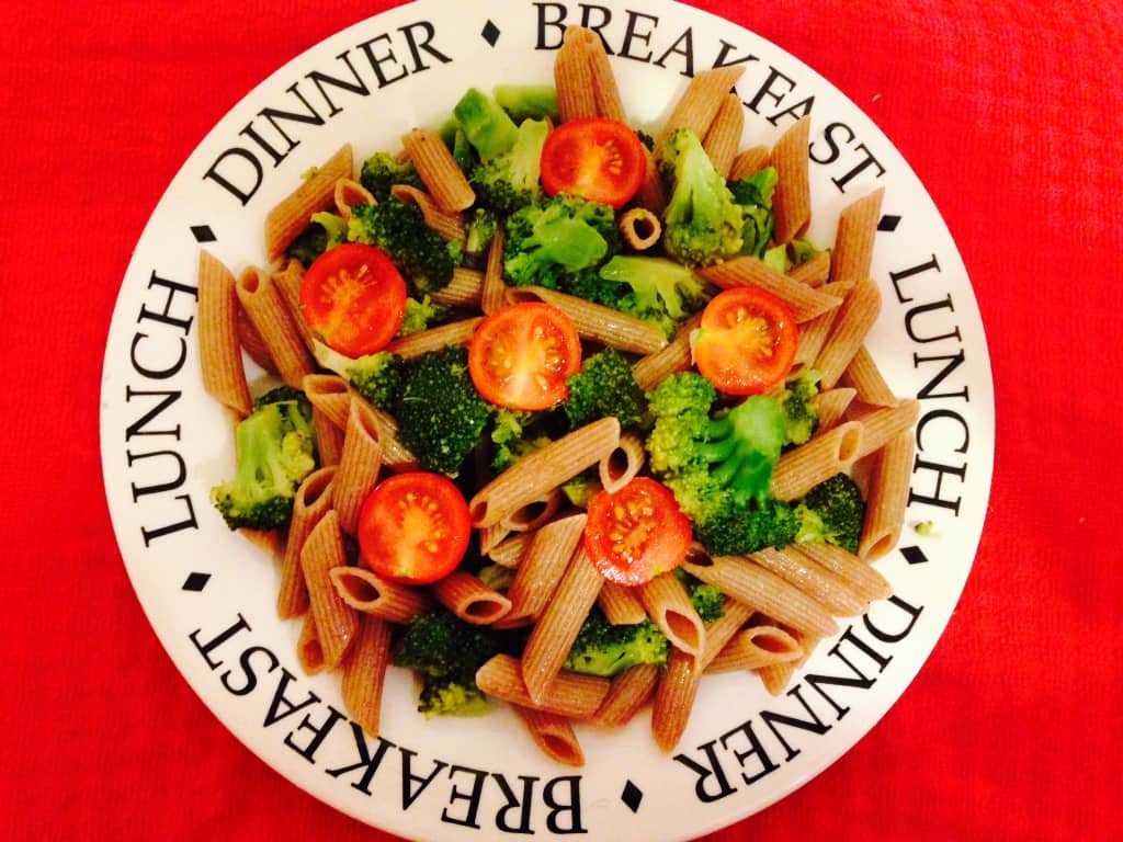 Spicy spelt pasta with broccoli and cherry tomatoes