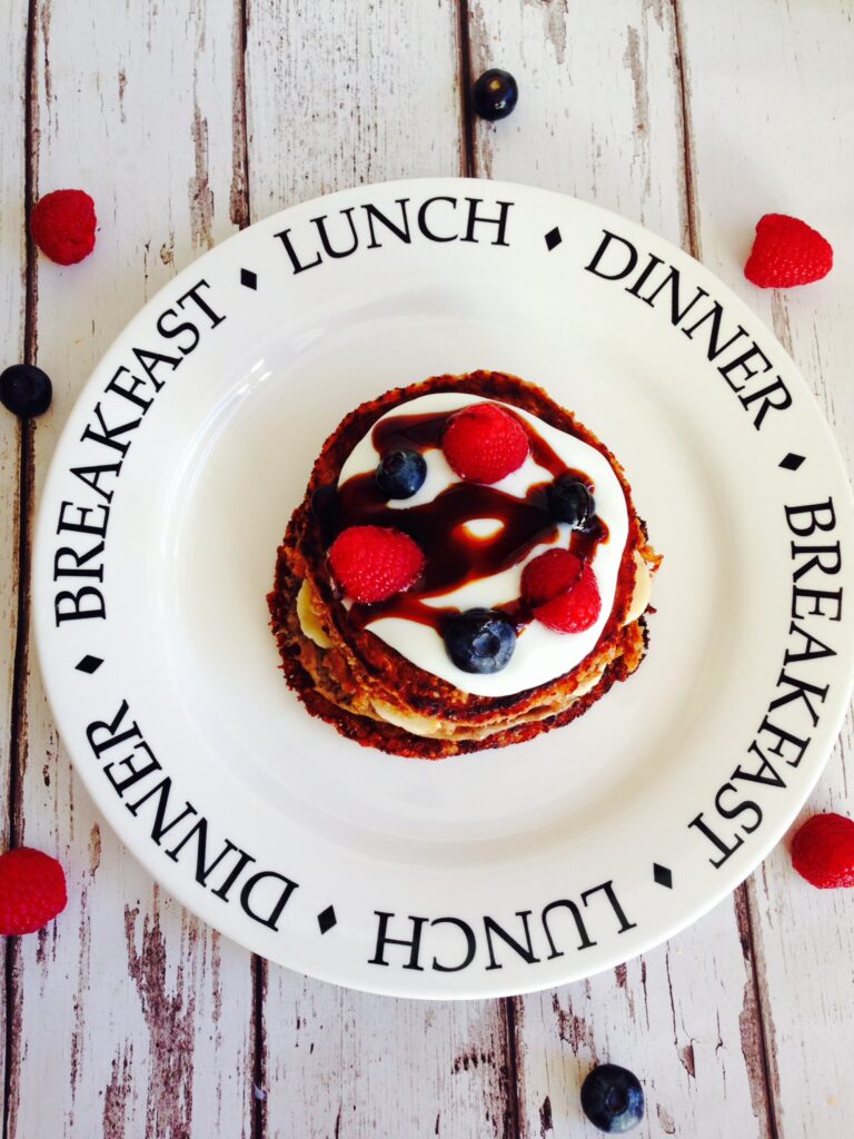 Oats and peanut butter pancakes made with only 5-ingredients sugar and dairy free #cleaneating #vegan #dairyfree