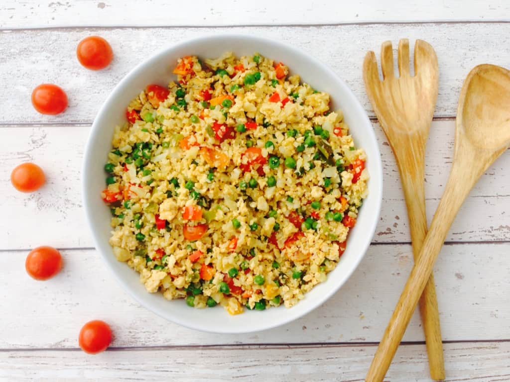 Egg fried cauliflower rice recipe made with simple ingredients is a crowd-pleasing, low-calorie and low fat midweek lunch or dinner idea. And it doesn't taste like cauliflower at all! #vegetarian #dinnerideas #veggiedinners #caulifowerrice #healhtyrecipes