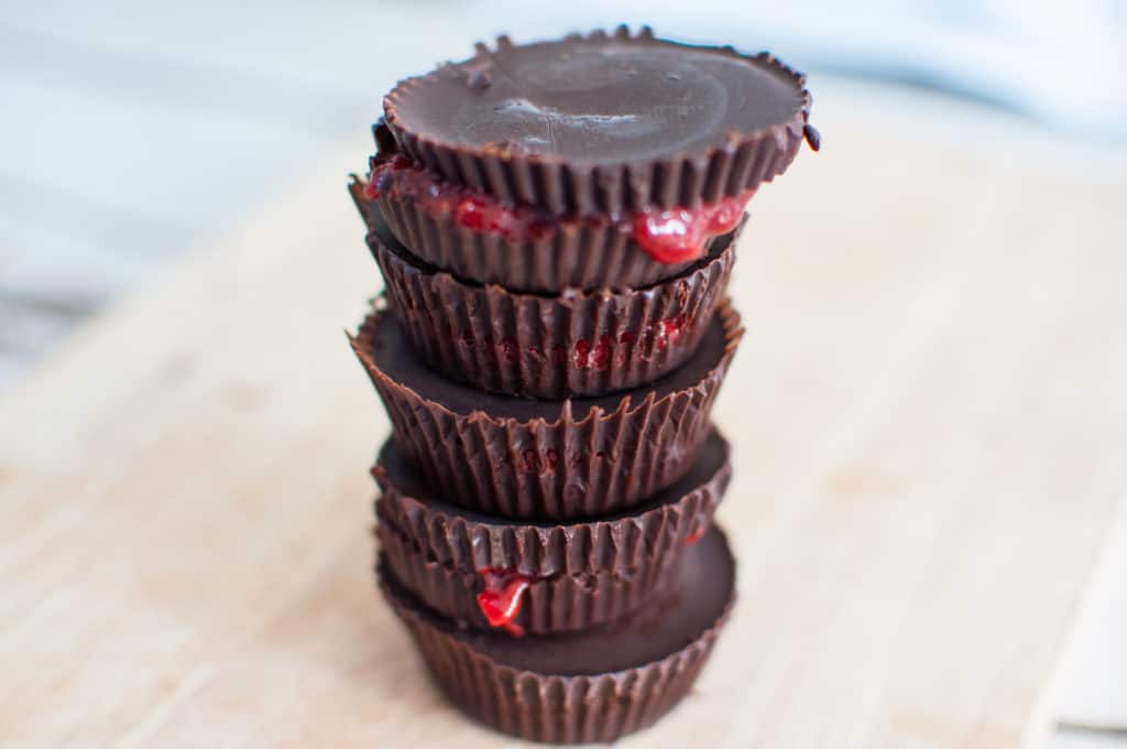 Clean eating dark chocolate cups recipe with gorgeous strawberry sauce filling. Indulging and healthy with zero guilt feelings afterwards #vegan #rawchocolate #healthy #cleaneating #glutenfree #dairyfree