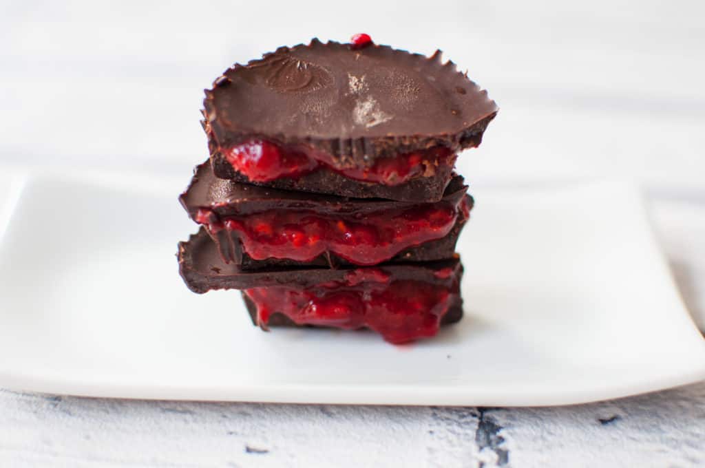 Clean eating dark chocolate cups recipe with gorgeous strawberry sauce filling. Indulging and healthy with zero guilt feelings afterwards #vegan #rawchocolate #healthy #cleaneating #glutenfree #dairyfree