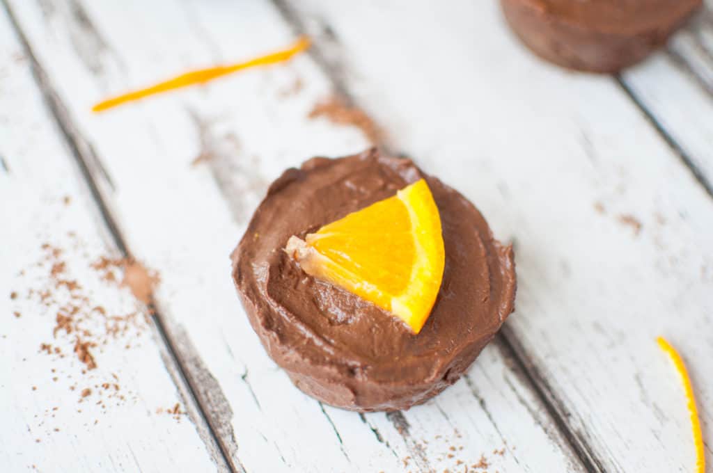 Clean eating chocolate orange cake recipe with only a few ingredients and protein bars as a base. Simple, delicious and no baking required #cleaneating #healthy #vegan #vegetarian