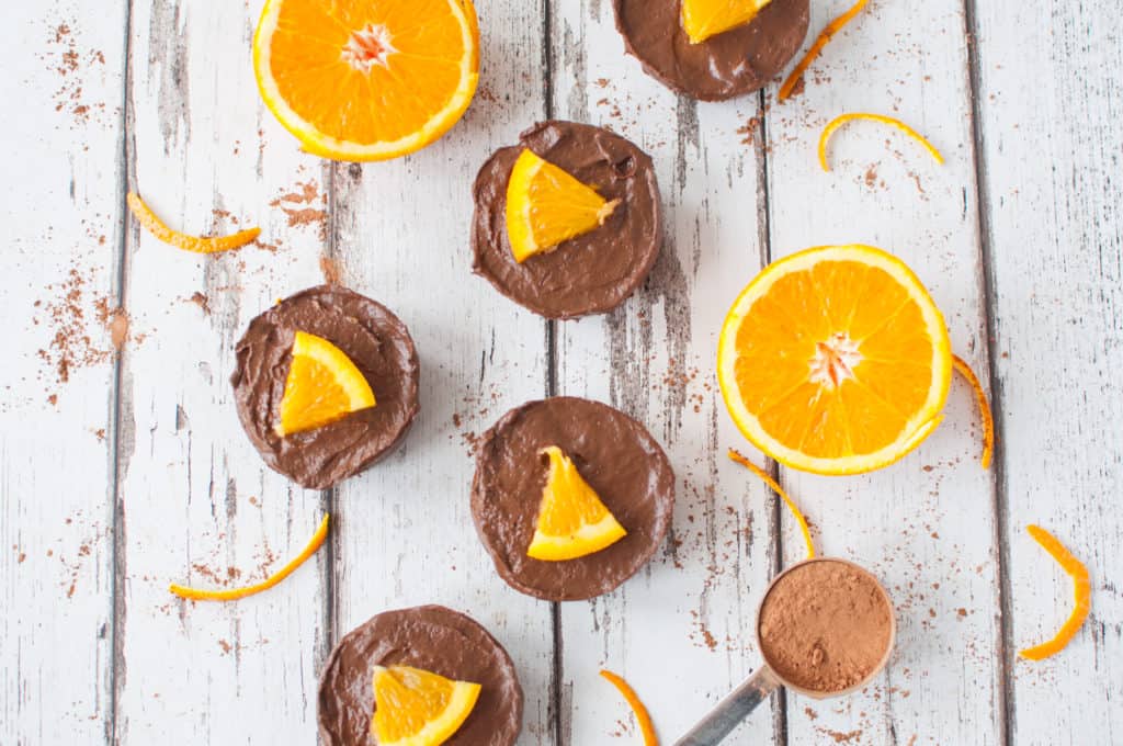 Clean eating chocolate orange cake recipe with only a few ingredients and protein bars as a base. Simple, delicious and no baking required #cleaneating #healthy #vegan #vegetarian