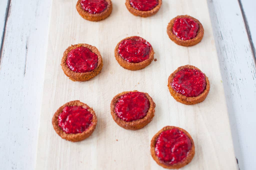 Healthy clean eating raspberry Jaffa cakes recipe which is gluten free, fat free, dairy free and blooming marvellous. Only few ingredients needed.