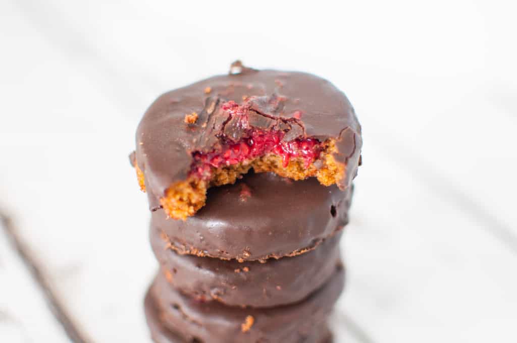 Healthy clean eating raspberry Jaffa cakes recipe which is gluten free, fat free, dairy free and blooming marvellous. Only few ingredients needed.