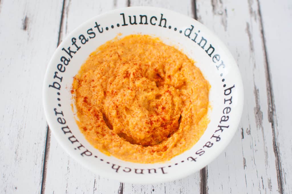 Clean eating roasted red pepper hummus wrap recipe which is the perfect rounded combination of protein and good fats, along with fibre #vegan #dairyfree #vegetarian