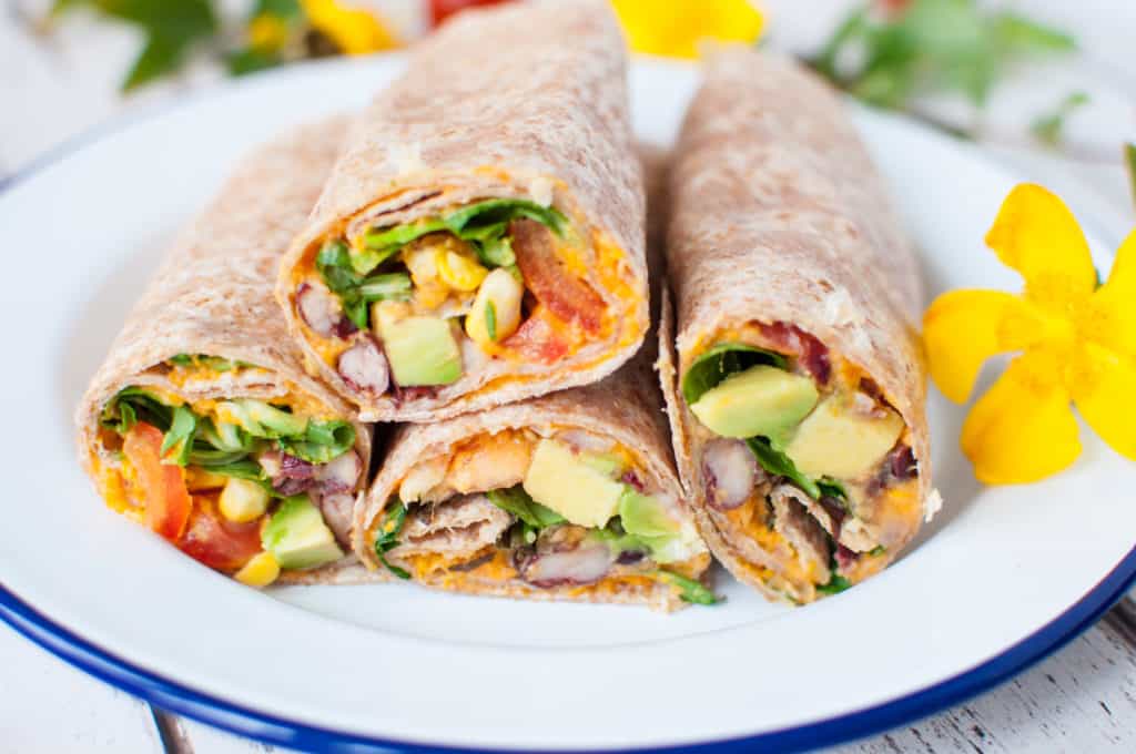 Clean eating roasted red pepper hummus wrap recipe which is the perfect rounded combination of protein and good fats, along with fibre #vegan #dairyfree #vegetarian