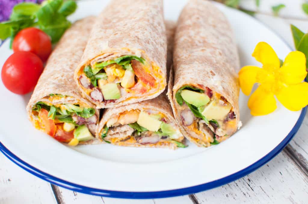 Clean eating roasted red pepper hummus wrap recipe which is the perfect rounded combination of protein and good fats, along with fibre #vegan #dairyfree #vegetarian