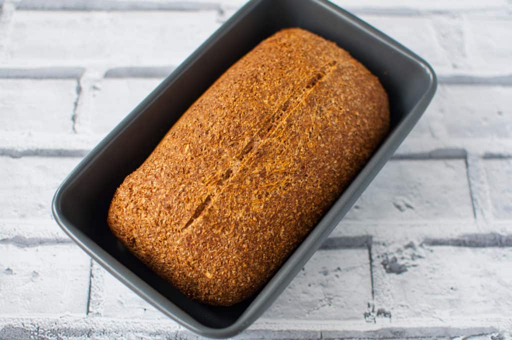 Clean eating wholemeal bread recipe made only with few ingredients. Perfect to serve with with a layer of nut butter and your favourite cuppa #veganbread #easybread 