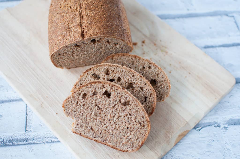 Clean eating wholemeal bread recipe made only with few ingredients. Perfect to serve with with a layer of nut butter and your favourite cuppa #veganbread #easybread 