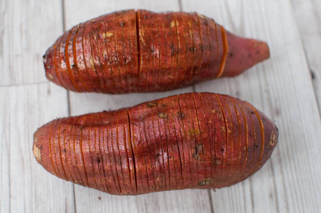 Hasselback sweet potato with guacamole recipe is super easy, delicious and healthy lunch or dinner idea. Only few ingredients to cook a wholesome meal.