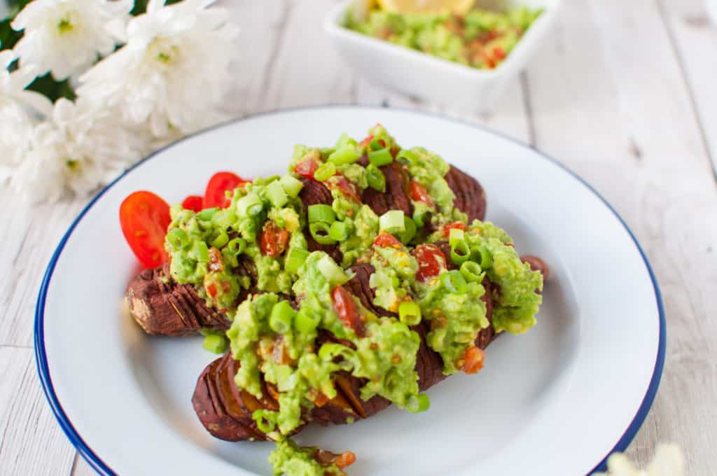 Hasselback sweet potato with guacamole recipe is super easy, delicious and healthy lunch or dinner idea. Only few ingredients to cook a wholesome meal.