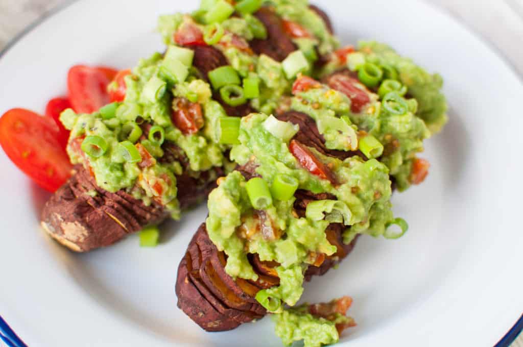 Hasselback sweet potato with guacamole recipe is super easy, delicious and healthy lunch or dinner idea. Only few ingredients to cook a wholesome meal.