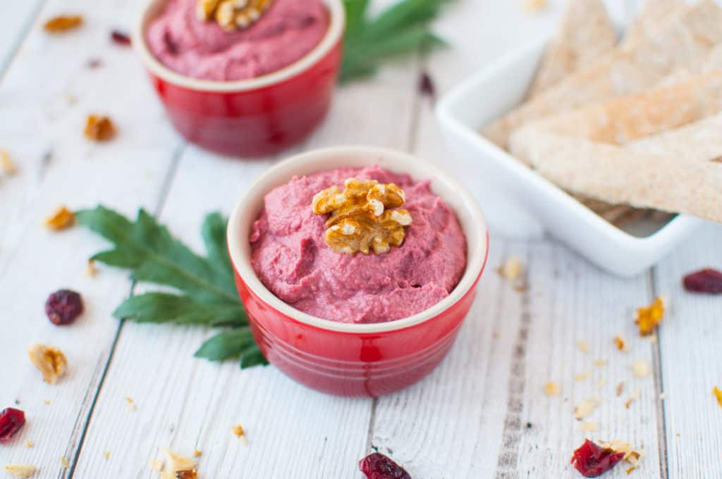 If you are looking for that special Christmas appetizer or starter try this cranberry and walnut hummus recipe! It oozes Christmas flavours and tastes great too #vegan #cleaneating #dairyfree
