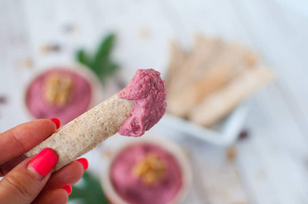 If you are looking for that special Christmas appetizer or starter try this cranberry and walnut hummus recipe! It oozes Christmas flavours and tastes great too #vegan #cleaneating #dairyfree