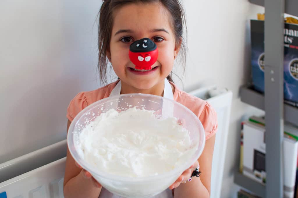 Clean eating Pavlova recipe which is dairy free, sugar free and gluten free. Serve with warm berries and coconut cream or yoghurt for healthier option.