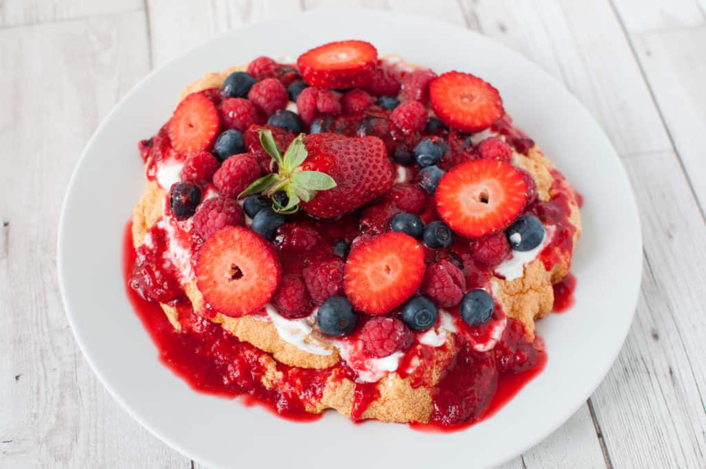 Clean eating Pavlova recipe which is dairy free, sugar free and gluten free. Serve with warm berries and coconut cream or yoghurt for healthier option.
