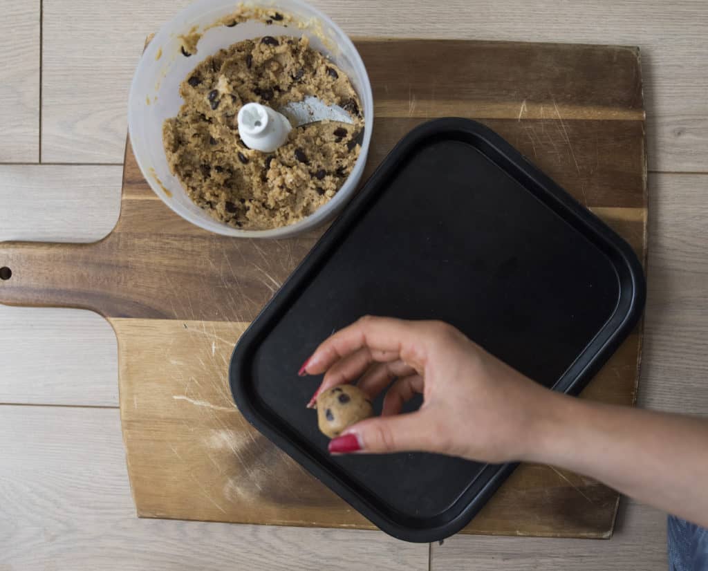 Clean eating cookie dough ball recipe made with simple 5 ingredients. Healthy, gluten and dairy free, so good good for you.