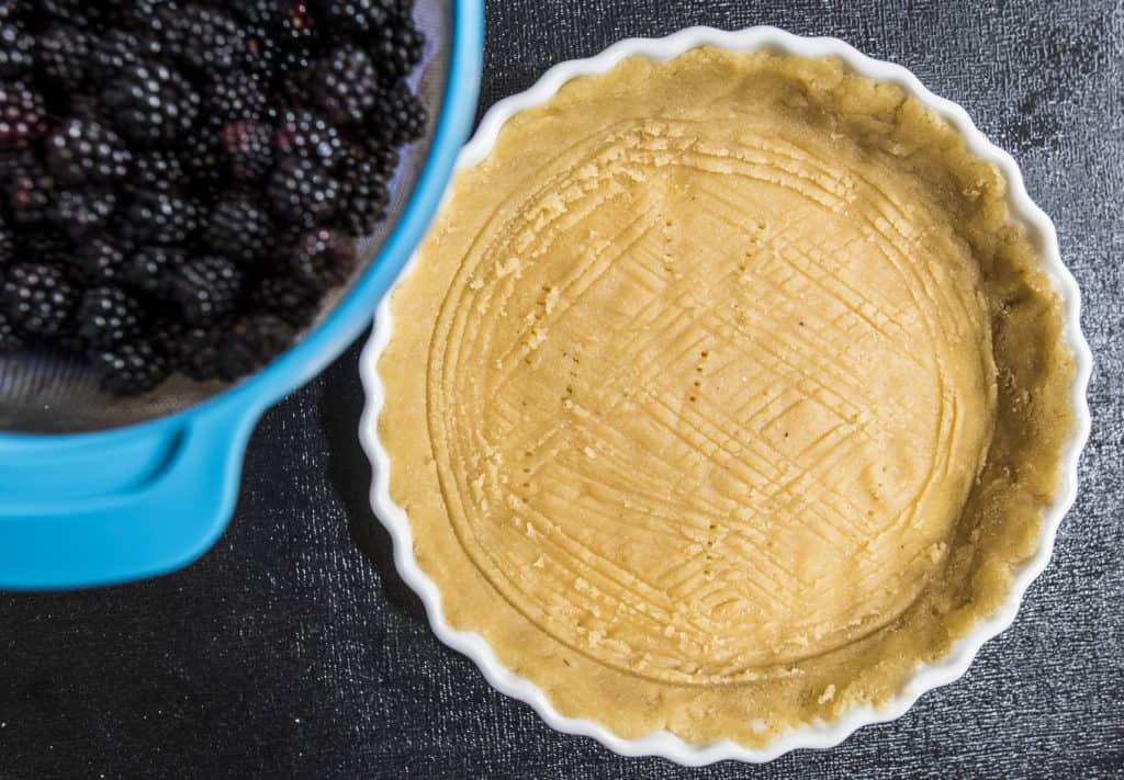 Clean, simple and healthy blackberry tart recipe made with a handful of ingredients that you already have in your cupboard. Gluten and dairy free too!