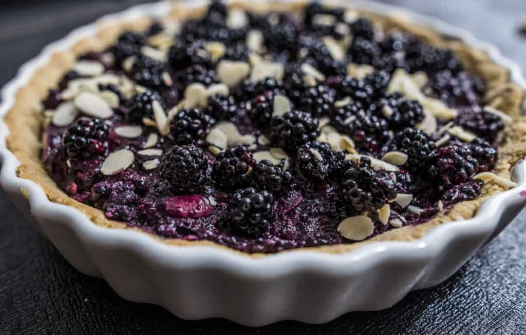 Clean, simple and healthy blackberry tart recipe made with a handful of ingredients that you already have in your cupboard. Gluten and dairy free too!