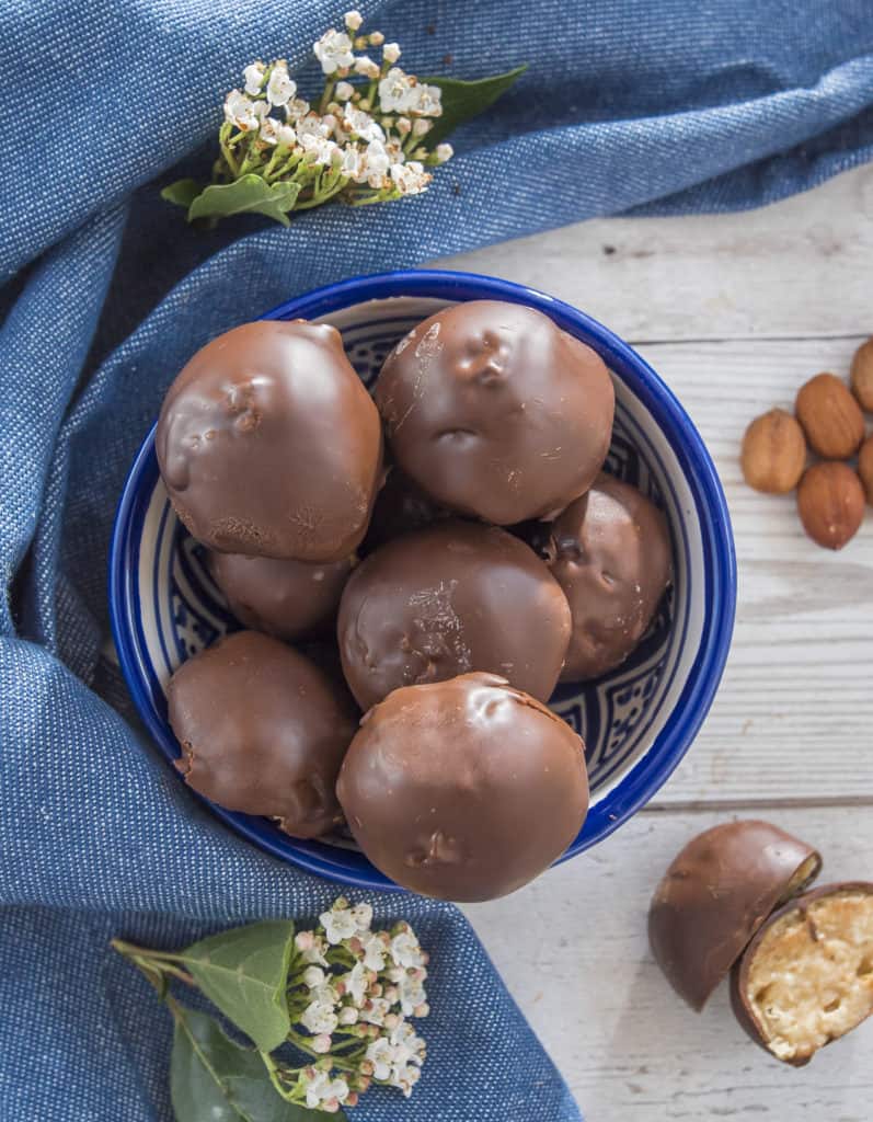 Healthy peanut butter truffles recipe made with only 5 ingredients. Dairy and gluten free these perfect for you when you need a little pick me up! #peanutbutter #truffles #vegantruffles