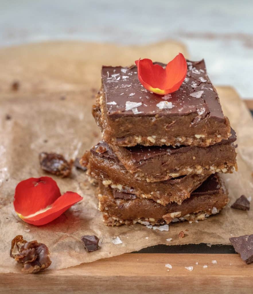 Clean, healthy raw millionaire shortbread recipe which is gluten-free, vegan and paleo-friendly made with 6 simple ingredients.