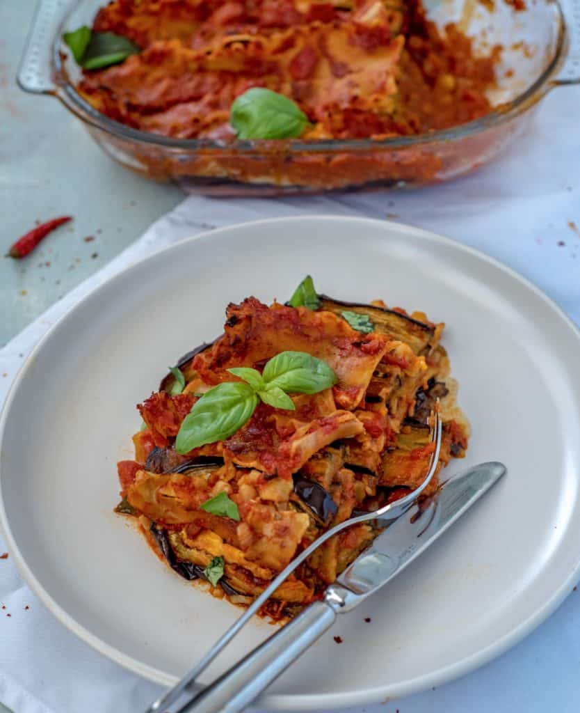 Satisfying, healthy aubergine lasagna recipe made with simple ingredients! This is the perfect plant-based, gluten-free and nut-free lunch or dinner. #glutenfreerecipes #vegan #veganrecipes #dairyfree #dairyfreerecipes #auberginelasagna #healthylasagna #healthyrecipes