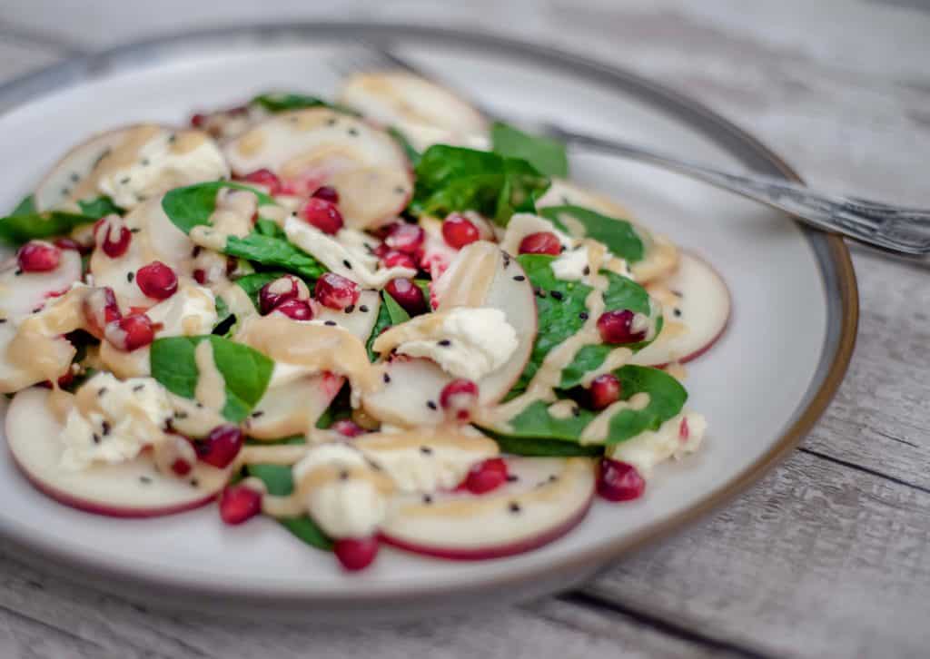 Easy Healthy Mozzarella Salad - #salad #mozzarella #veggiesalads | hedihearts.com