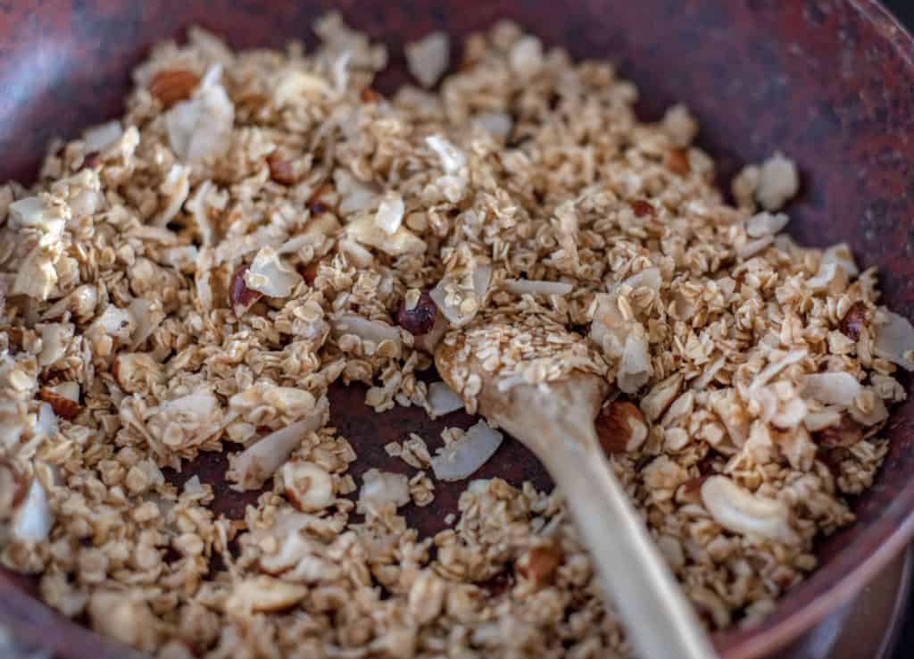 Homemade 5-minute granola in a pan recipe which is healthy, gluten and dairy-free with a big crunch. No oven needed, just a pan and 5 minutes of your time! #granola #healthyrecipes #veganrecipes #healthygranola #homemadegranola