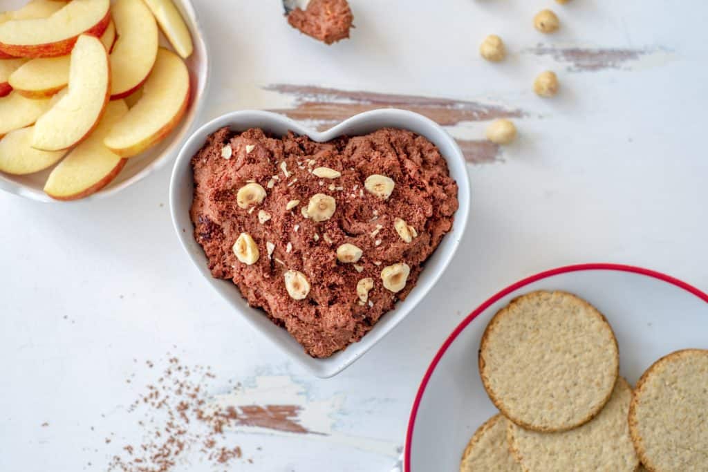 Healthy chocolate hummus recipe which is OUT OF THIS WORLD. Made with just wholesome ingredients, it's quick, #easy, #vegan, dairy and gluten-free #healthyrecipes #glutenfree #vegantreats #healthieroptions