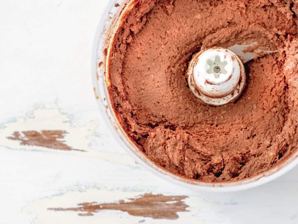 Healthy chocolate hummus recipe which is OUT OF THIS WORLD. Made with just wholesome ingredients, it's quick, #easy, #vegan, dairy and gluten-free #healthyrecipes #glutenfree #vegantreats #healthieroptions