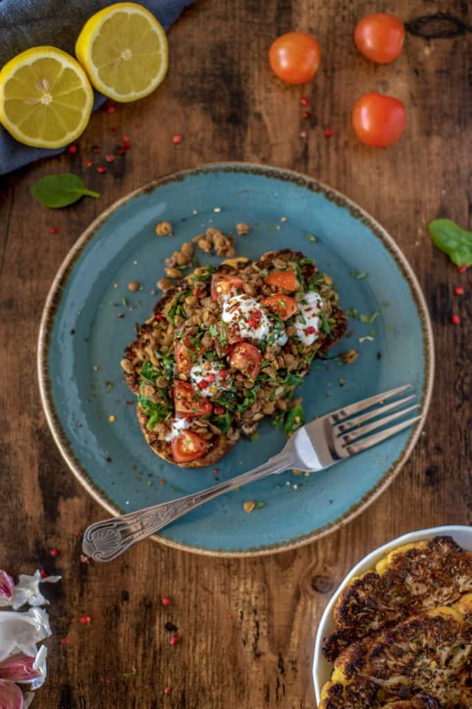 Cauliflower steak with smoky spinach lentils recipe is packed with protein, fiber, flavour, and makes a great weeknight dinner. It's vegan and gluten-free. #cleaneatingvegetarian #cleaneatingvegan #cauliflowerrecipes #meatfree #meatless #cleanrecipes #cleandinner #vegandinner #veganlunch #healthyrecipes #healthydinner 