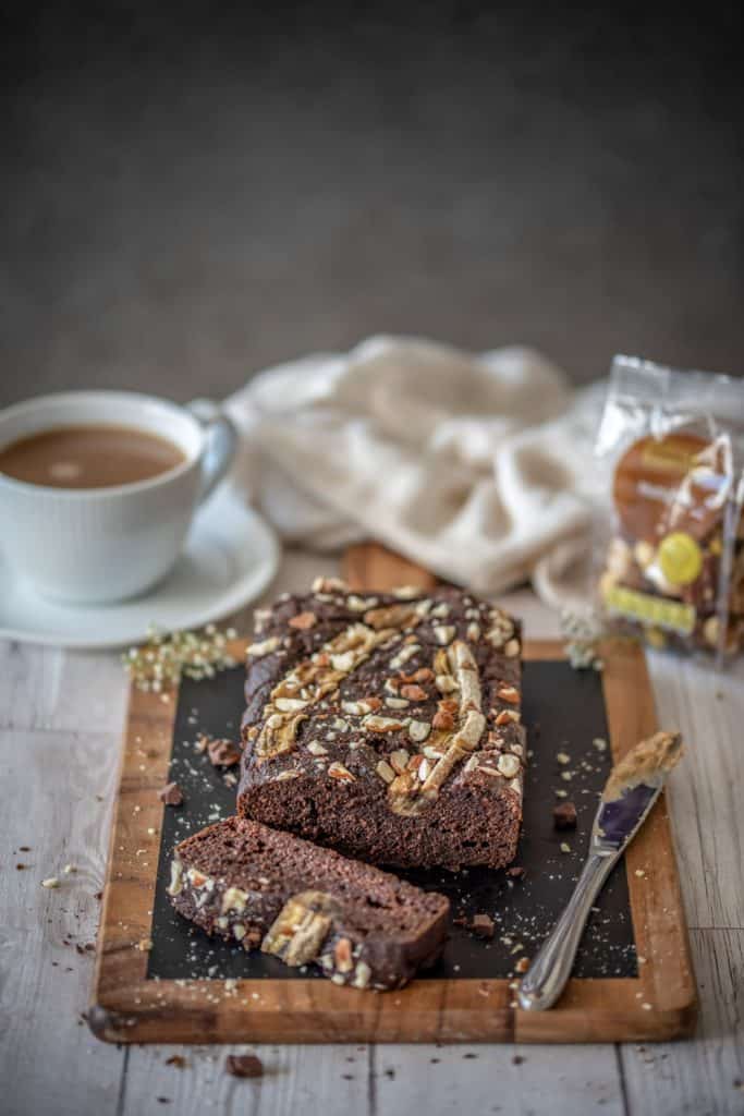 The Best One-Bowl Chocolate Banana Bread is a delicious, healthy recipe that is easy to make with simple and good-for-you ingredients. Vegan & Gluten-Free #healthyrecipes #healthytreats #veganbananabread #veganfood #veganrecipes #glutenfree #cleaneatingrecipes #cleanvegan #cleanvegetarian