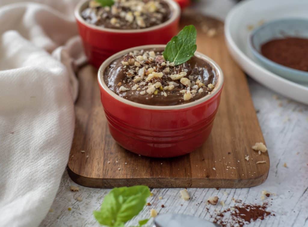 Healthy Chocolate Mousse recipe ready in 3 minutes with only 4 simple, healthy ingredients. Vegan, dairy and gluten free too. Get your spoon out now! #healthyeating #veganmousse #cleaneating #healthymousse #chocolatemousse #cleneatingdessert