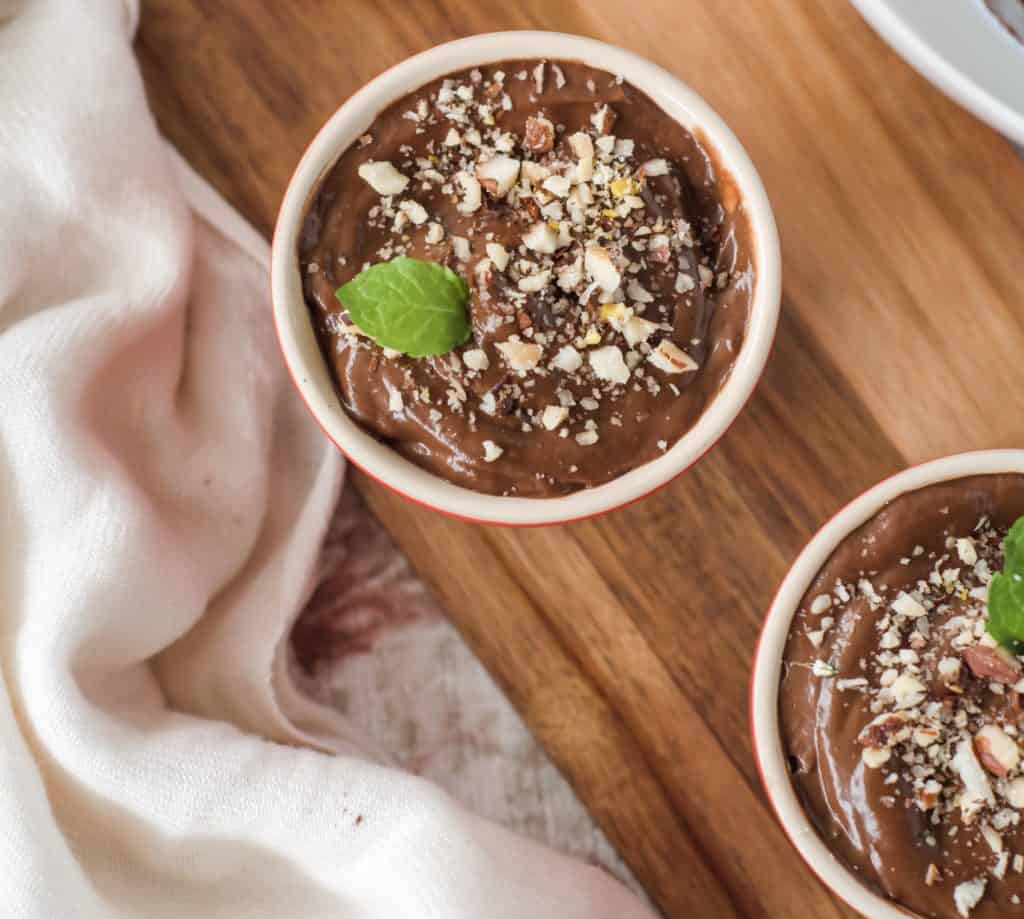 Healthy Dark Chocolate mousse recipe ready in 3 minutes with only 4 simple, healthy ingredients. Vegan, dairy and gluten free too. Get your spoon out now! #healthyeating #veganmousse #cleaneating #healthymousse #chocolatemousse #cleneatingdessert