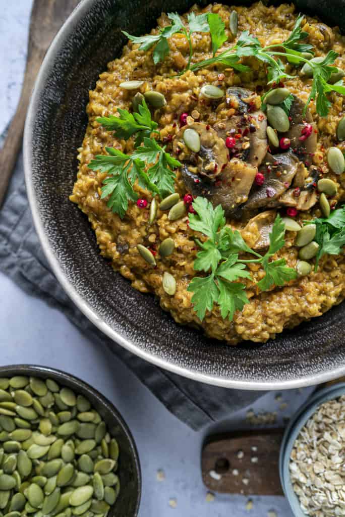 Oatsotto aka savoury porridge is the perfect savoury breakfast, or dinner idea. Ready in less than 20 minutes, it is flavoursome and a proper comfort food.