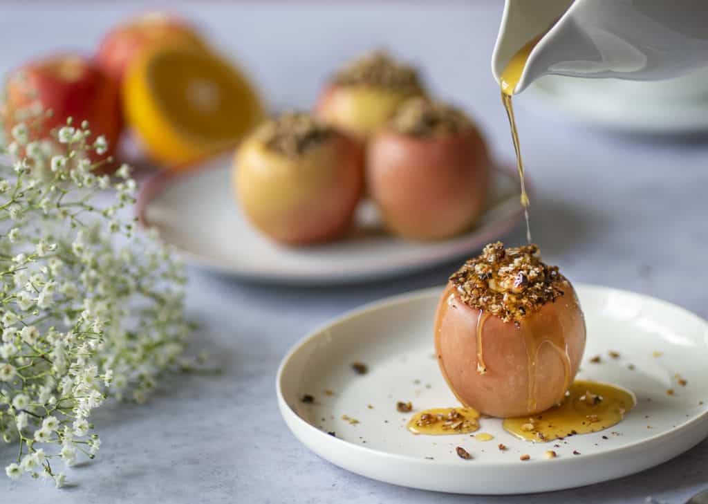 Easy Healthy Baked Apples stuffed with hazelnuts and cinnamon drizzled with homemade orange syrup. Vegan and gluten free #veganrecipes #seasonalrecipes #glutenfree #cleaneating #cleaneatingrecipes