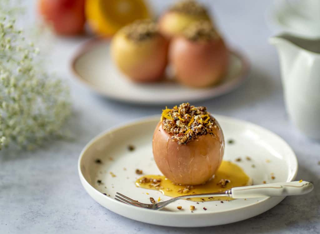 Easy Healthy Baked Apples stuffed with hazelnuts and cinnamon drizzled with homemade orange syrup. Vegan and gluten free #veganrecipes #seasonalrecipes #glutenfree #cleaneating #cleaneatingrecipes