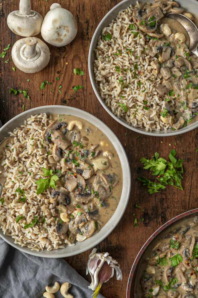 Healthy mushroom stroganoff recipe which is as delicious and creamy as the traditional meaty version. It's gluten free, dairy free, vegan and all ingredients can be bought in your local supermarket #veganrecipes #seasonalfood #comfortfood #mushrooms #cleaneating