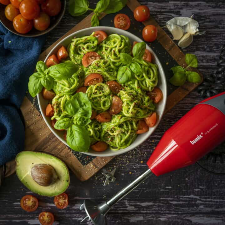 Easy and Healthy Avocado Pasta made in 15 minutes. Fresh, nourishing, filling yet light and so tasty. Perfect dairy and gluten free dinner or lunch idea #freshcooking #homemaderecipes #veganfood #vegandinner #veganlunch #veganfood #veggiedinner