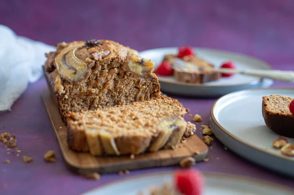 Healthy banana bread recipe made in one bowl and no mixer or food processor. Only 7 ingredients needed. Completely vegan and perfect for beginners.