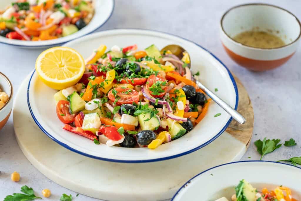 It’s time for Easy Greek Salad Recipe. This simple Greek salad is filling, full of goodness and vibrant colours while being crunchy and one of my absolute favourite meals to have waiting for me in my fridge for either healthy lunch or dinner.