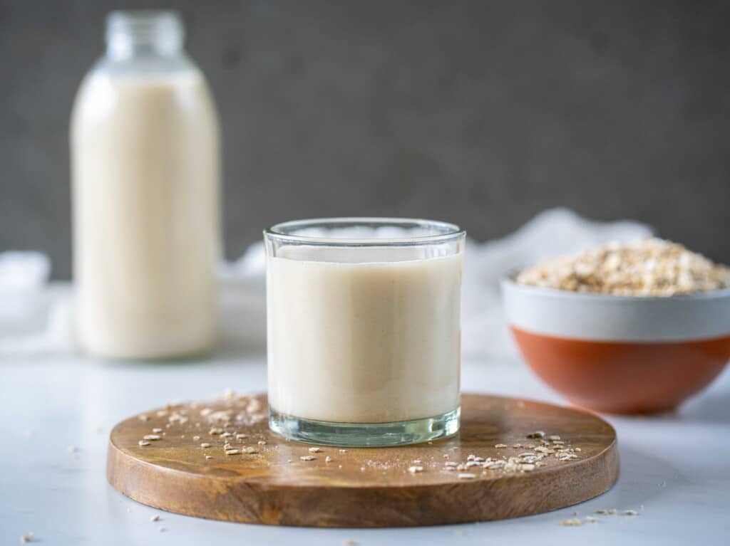 This homemade oat milk is super easy, healthy, nutritious and oh-so-creamy. You only need 2 ingredients, a fine mesh sieve or a tea towel and a blender.
