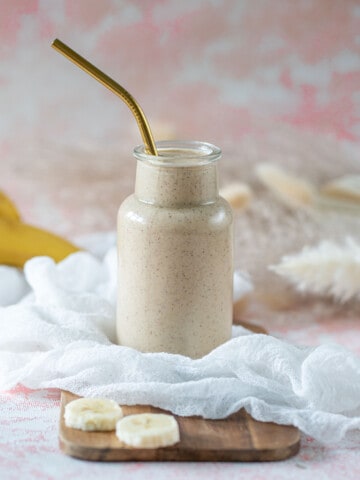 Peanut Butter Banana Smoothie recipe that is simple to make, ready to go in about 5 minutes, and is packed with good stuff. Naturally vegan and gluten-free too.