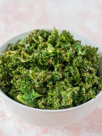 These cheesy kale crisps are super easy to make and a fantastic savoury snack loaded with fibre and nutrients. Vegan & Gluten-Free
