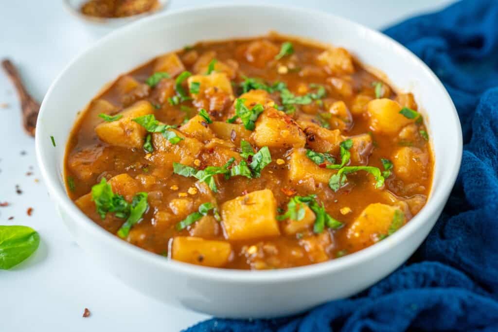 This Potato Goulash recipe is an incredibly hearty and flavourful dinner. It's ready on the table in 30 minutes.Naturally gluten-free & vegan.
